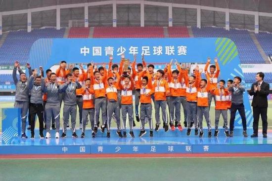 电影《她的爱情》发布定档海报3月25日，由何蓝逗、曹煜辰领衔主演的电影《她的爱情》发布定档海报，原定于8月4日上映的计划并未改变